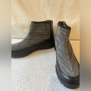 Adrienne Vittadini Soort Women’s Trooper Booties Size 8.5 NEW